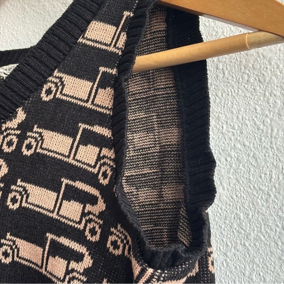 Vintage 60s-70s Bagatelle Made in England Black and Tan Truck Motif Novelty Vest - Picture 4 of 10
